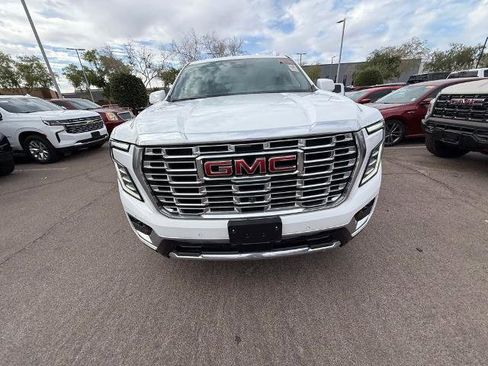 Used 2025 GMC Yukon XL Denali AWD/4WD image 4