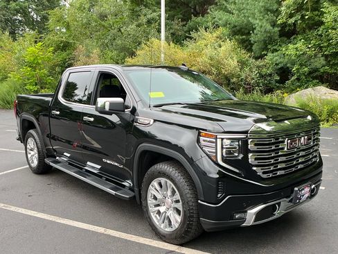 Used 2024 GMC Sierra 1500 Denali w/ Technology Package AWD/4WD image 7