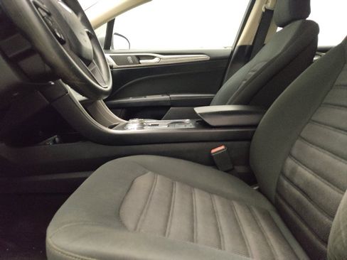 Used 2019 Ford Fusion SE FWD image 17