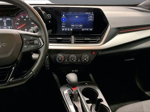 Used 2024 Chevrolet Trax RS FWD image 9