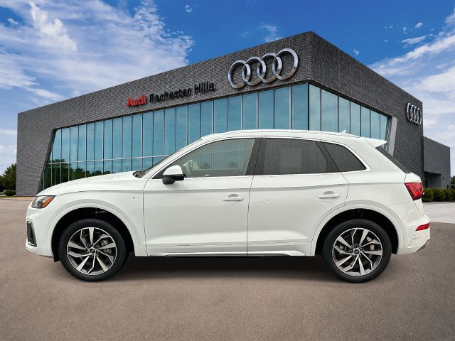 Used 2023 Audi Q5 2.0T Premium w/ Convenience Package AWD/4WD image 2