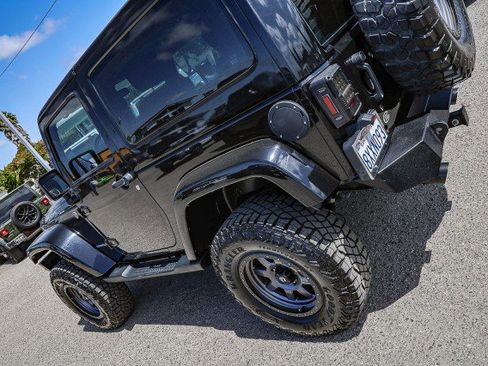 Used 2012 Jeep Wrangler Rubicon w/ PWR Convenience Group AWD/4WD image 9