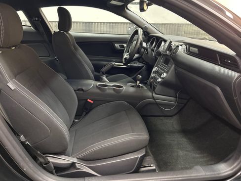Used 2018 Ford Mustang Coupe RWD image 11