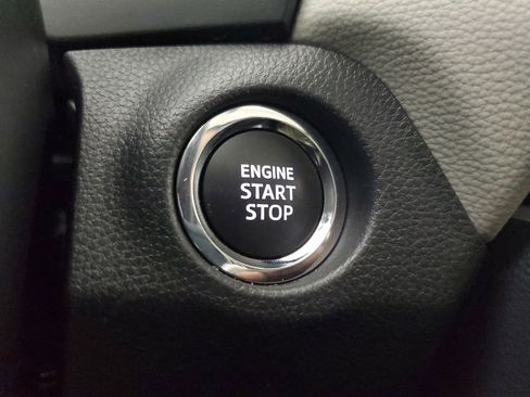 Used 2025 Toyota RAV4 XLE w/ Convenience Package image 33