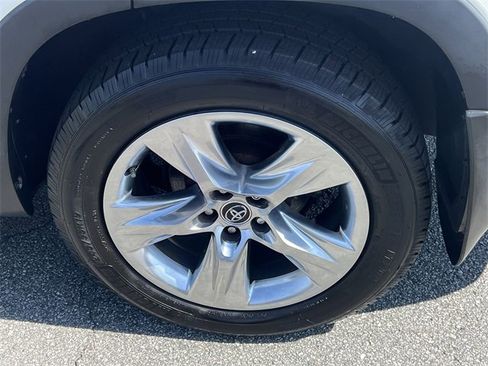 Used 2016 Toyota Highlander Limited image 21