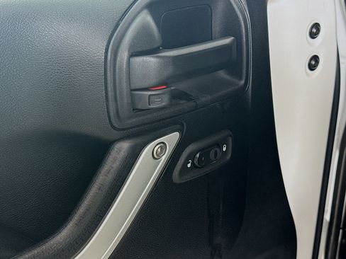 Used 2016 Jeep Wrangler Unlimited Sahara w/ Connectivity Group image 22