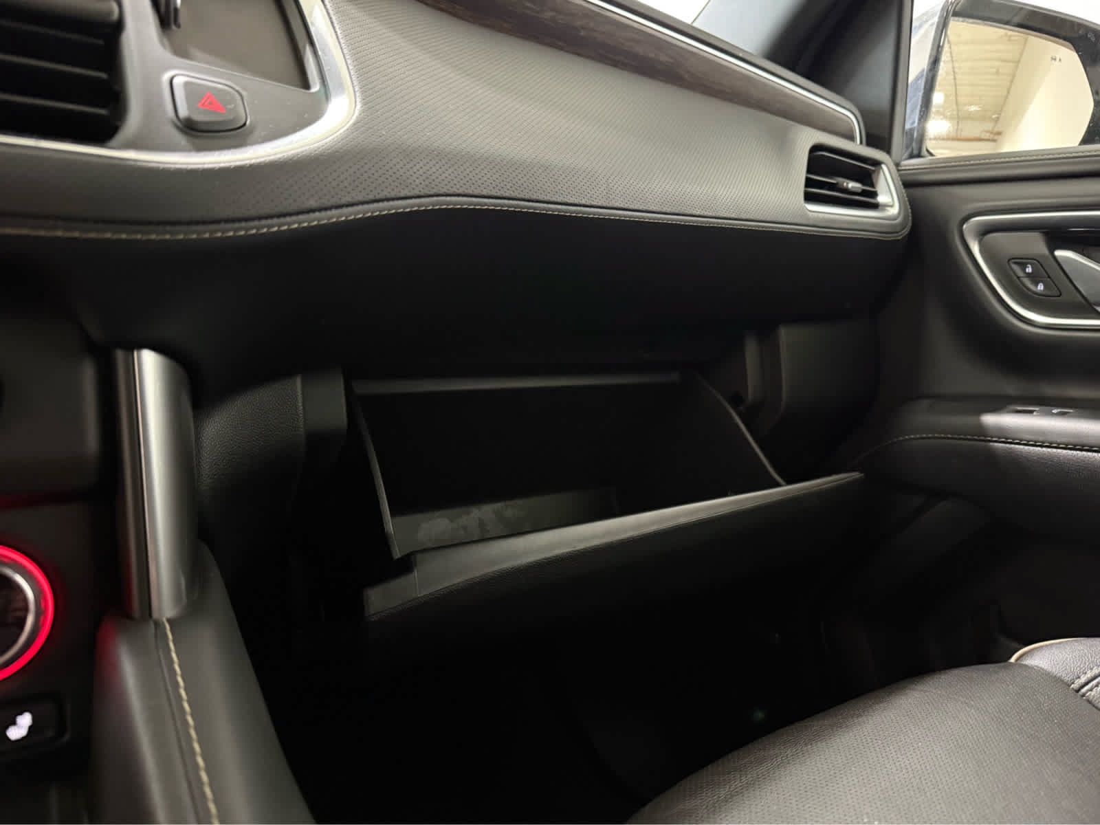 Used 2024 Chevrolet Suburban Premier AWD/4WD image 23