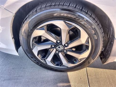 Certified 2017 Honda Accord EX-L image 9