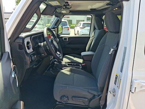 Used 2025 Jeep Wrangler Unlimited Sahara AWD/4WD image 14