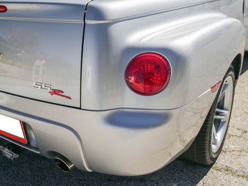 Used 2005 Chevrolet SSR image 80