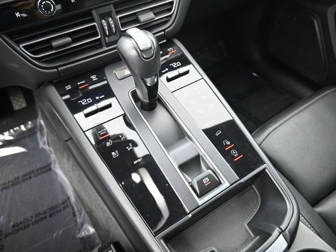 Certified 2023 Porsche Macan image 20