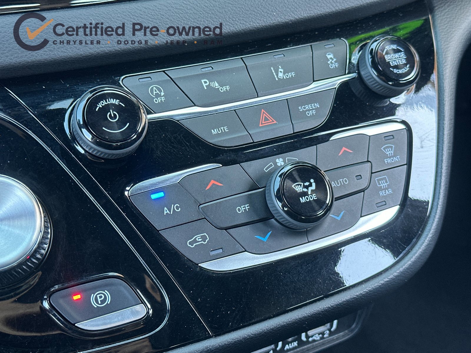 Certified 2025 Chrysler Pacifica Select FWD image 21