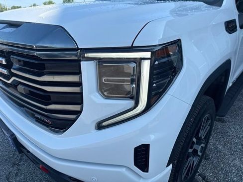 Used 2024 GMC Sierra 1500 AT4 w/ Technology Package AWD/4WD image 14
