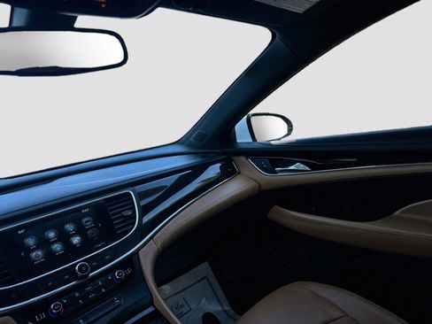 Used 2018 Buick LaCrosse Essence FWD image 25