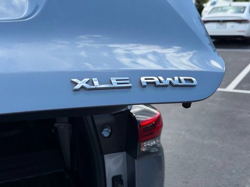 Used 2022 Toyota Highlander XLE AWD/4WD image 32