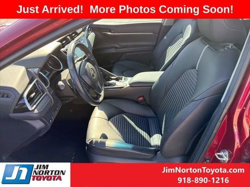 Used 2018 Toyota Camry SE image 9