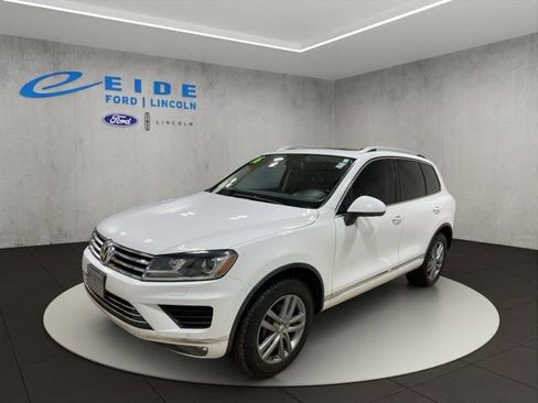 Used 2016 Volkswagen Touareg Sport image 5