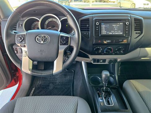 Used 2014 Toyota Tacoma PreRunner image 11