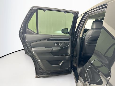 Used 2023 Honda Pilot EX-L image 25