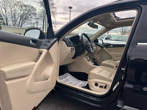 Used 2017 Volkswagen Tiguan Wolfsburg Edition image 11