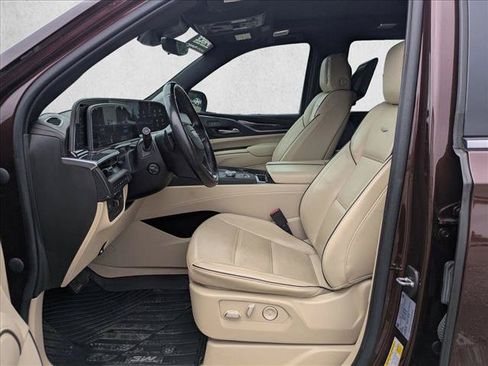 Used 2022 Cadillac Escalade Premium Luxury w/ Performance Package AWD/4WD image 11