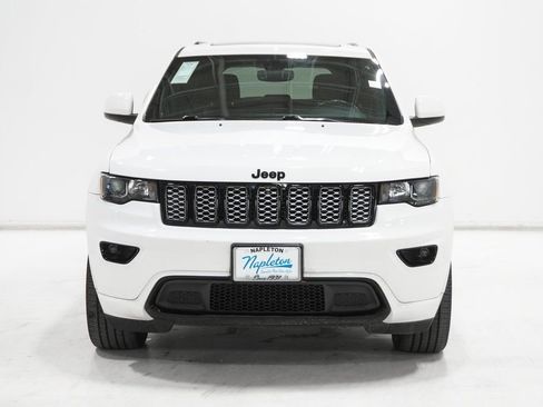 Certified 2022 Jeep Grand Cherokee Laredo X image 3