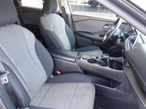 Used 2023 Nissan Rogue SV image 17