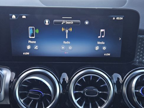 Certified 2025 Mercedes-Benz GLB 250 4MATIC image 17