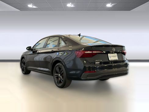 Used 2023 Volkswagen Jetta SE w/ Black Wheel Package image 3