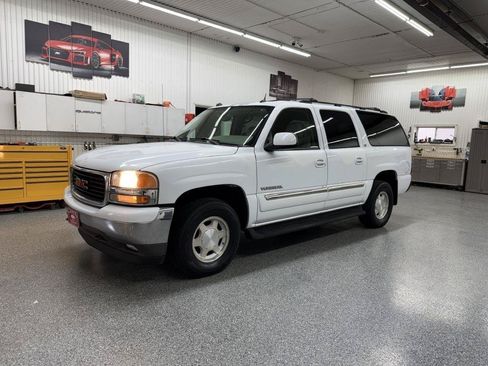 Used 2005 GMC Yukon XL SLT w/ SLT Preferred Equipment Group AWD/4WD image 3