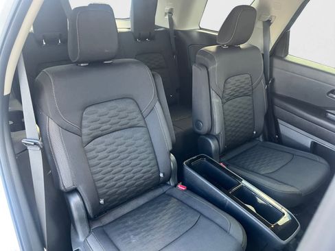 Used 2024 Nissan Pathfinder SV w/ SV Premium Package image 19