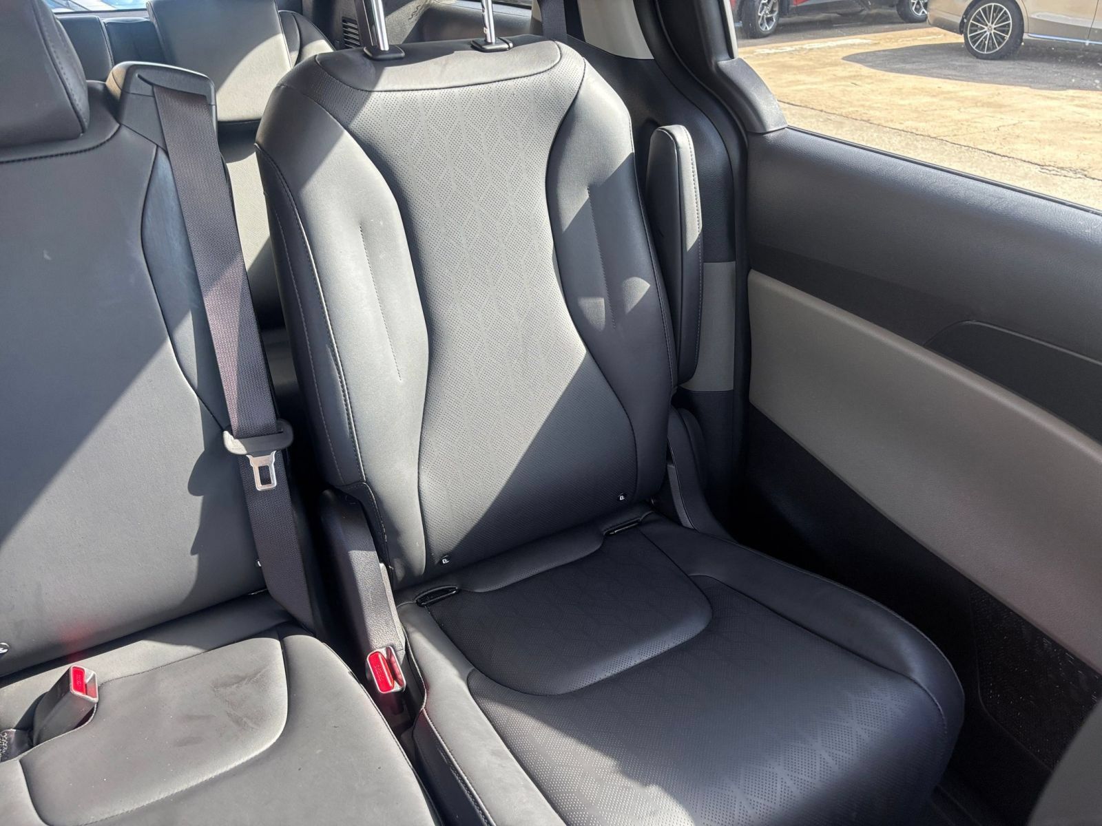 Used 2026 Kia Carnival FWD image 37