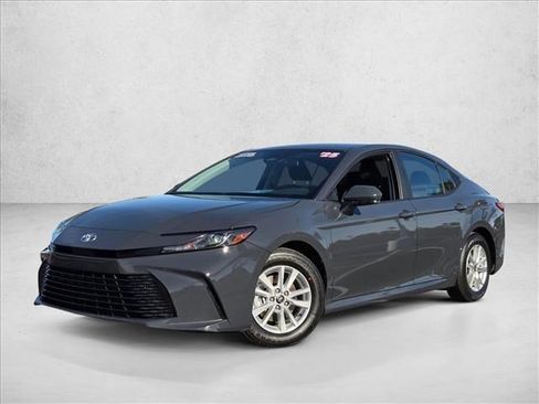 Used 2025 Toyota Camry LE image 1