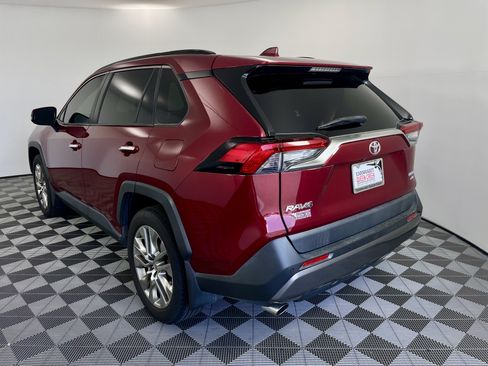 Used 2019 Toyota RAV4 Limited w/ Advanced Technology Package AWD/4WD image 3