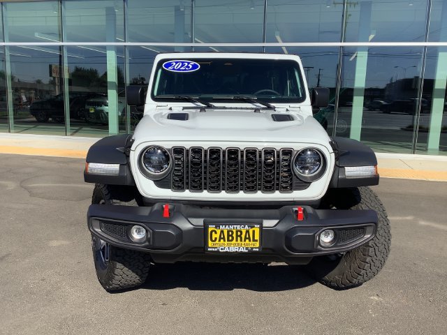Used 2025 Jeep Wrangler Unlimited Rubicon w/ Convenience Group AWD/4WD image 4