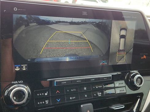 Used 2021 Toyota Highlander Platinum image 7