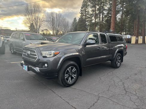 Used 2016 Toyota Tacoma TRD Sport w/ Towing Package image 1