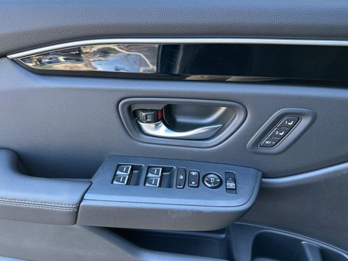 New 2025 Honda Pilot Touring image 8