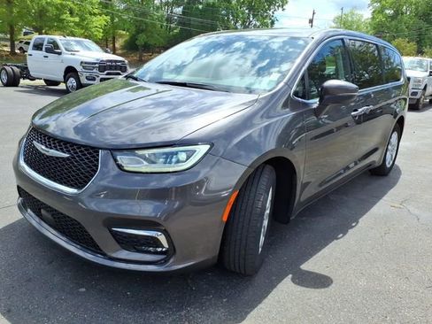 Used 2023 Chrysler Pacifica Touring-L FWD image 25