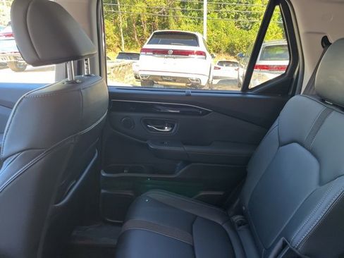 Used 2025 Honda Pilot EX-L image 15