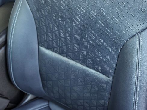 Used 2022 Chevrolet Bolt EUV Premier w/ Sun & Sound Package image 23