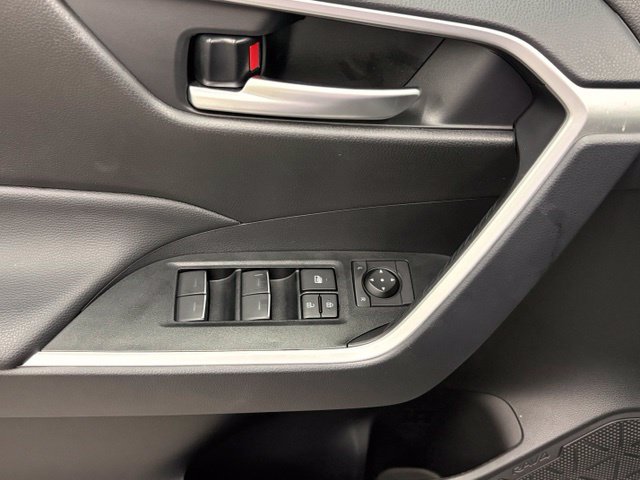 Used 2025 Toyota RAV4 XLE AWD/4WD image 12