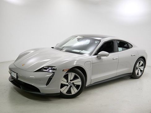 Used 2022 Porsche Taycan image 3