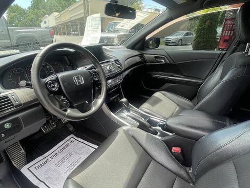Used 2017 Honda Accord Sport image 13
