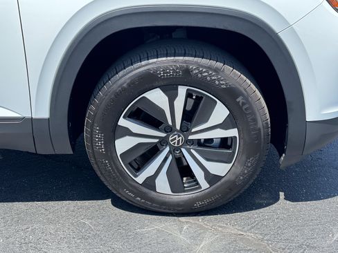 Used 2025 Volkswagen Atlas SE FWD image 12