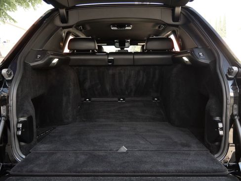 Used 2022 Rolls-Royce Cullinan Black Badge w/ Dark Exterior Package image 31