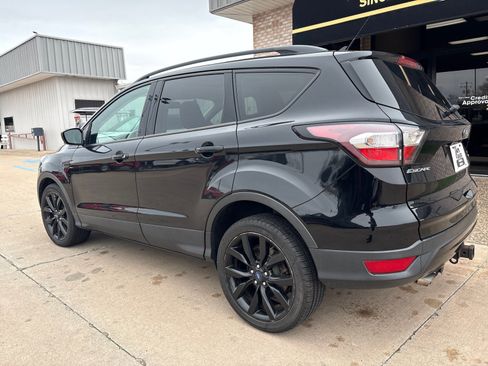 Used 2018 Ford Escape SE w/ SE Sport Appearance Package FWD image 11