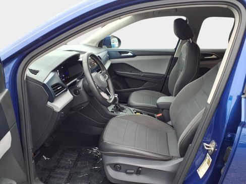 Used 2022 Volkswagen Taos SE image 9