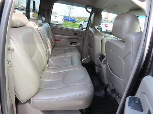 Used 2005 Chevrolet Silverado 2500 LT w/ Heavy-Duty Power Package image 44