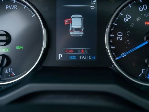 Used 2022 Toyota RAV4 XLE image 28